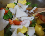 Foto del paso 2 de la receta: Calamar con judías y patata