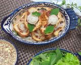 Hình bước làm 2 của món Bánh mì quết thịt phủ mì lá chiên