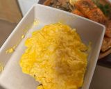 A picture of step 6 of Air fried crispy salmon with scrambled eggsʕ·͡ᴥ·ʔ.