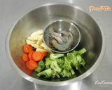 รูปขั้นตอนการทำที่ 1 ของ ผัดบล็อกโคลี่-ผักรวม-กุ้งสด