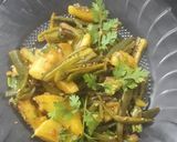 A picture of step 4 of Aloo Bhindi.