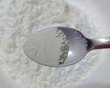 Foto del paso 2 de la receta: Galletitas de agua. Sin gluten, sin leche, crocantes