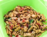 Foto langkah ke 2 dari resep Kering Tempe Daun Jeruk.