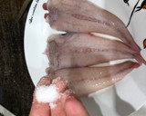 Foto del paso 6 de la receta: Rape a la plancha con guarnición de espárragos salteados y tomate cherry