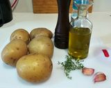 Foto del paso 1 de la receta: Patatas con ajo y tomillo