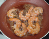 Foto del paso 7 de la receta: Rape en salsa de frutos secos