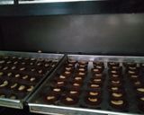 Foto langkah ke 5 dari resep Kue Cokelat Mede.