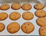 A picture of step 5 of Lotus Cream and Chocolate Chip Cookies.
