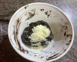 A picture of step 3 of Oreo snowball.