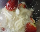 A picture of step 2 of Strawberry smoothie 🥤.