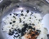 Foto langkah ke 6 dari resep Onigiri isi ayam suir.