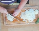 A picture of step 2 of Pissaladier.