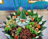 Foto langkah ke 6 dari resep Tumpeng Komplit Nasi Gurih.