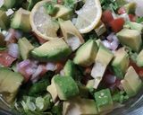 صورة لخطوة 1 من وصفة سلطة الأفوكادو 🥑