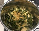 Foto del paso 5 de la receta: Rajas de chile poblano con crema y queso Oaxaca