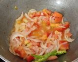 नूडल्स विथ ऑनियन एंड टमाटर (noodles with onion and tamatar recipe in Hindi) रेसिपी चरण 4 फोटो