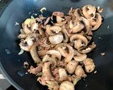 A picture of step 4 of Tuna Mushroom Linguine.