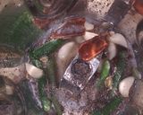 A picture of step 2 of Goan chicken cafreal.