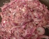Foto del paso 7 de la receta Salchichas encebolladas (con cebolla morada)