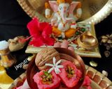 રોઝ વોલનટ કૉકનટ બરફી (Rose Walnut Coconut Barfi Recipe In Gujarati) રેસીપી સ્ટેપ3ફોટો