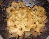 Foto langkah ke 5 dari resep Kembang Goyang.