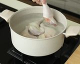 Foto langkah ke 2 dari resep Ayam Rebus Jahe (Pek Cam Kee) Devina Hermawan.