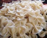 A picture of step 4 of Spicy Chicken And Mushroom Pasta in Creamy sauce.