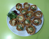 Foto del paso 4 de la receta: Tartaletas de pavo, brócoli y queso de rulo de cabra hechas con masa de empanadillas