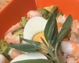 Foto del paso 5 de la receta Ensalada de aguacate y langostinos