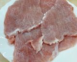 Brokkolival, juhtúróval, sonkával és sajttal töltött sertéskaraj recept fázis 2 fotója