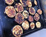 Une image de l'étape 5 de Aubergines grillées au fromage et épices.