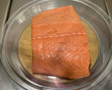 Foto del paso 1 de la receta: "Salmón a la mexicana con vinagreta de cilantro"