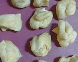 Foto langkah ke 5 dari resep Pastel Isi Wortel Tuna.