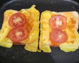 Foto langkah ke 4 dari resep Simple Baked Sandwich with Omelette.