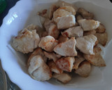 Foto del paso 2 de la receta: Pavo guisado con cebolla, zanahoria y patatas