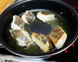 Foto del paso 3 de la receta: Lomos de bacalao en salsa