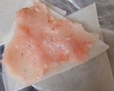 Hình bước làm 1 của món Bánh tráng phơi sương quết chả cá chiên giòn
