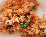 A picture of step 2 of Tuna and carrot sandwich.