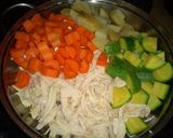 Foto del paso 1 de la receta: Pollo con verduras