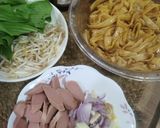 Gambar langkah 1 resipi Kuetiau Goreng sosej.
