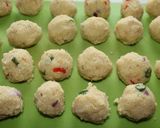 A picture of step 3 of Cous cous balls.