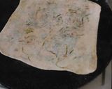 A picture of step 3 of Coriander paratha.