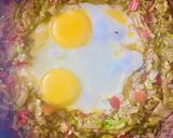 Foto del paso 5 de la receta: 🍳HUEVOS 🍳🍳FRITOS🍳 EN REVUELTO DE 🥒ZUCCHINIS🥒