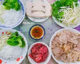 Hình bước làm 3 của món Bún Bò Huế (Bò tái,nạm bò có da và chả lụa)