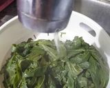 Foto langkah ke 1 dari resep Sayur Daun Singkong Bumbu Kuning.