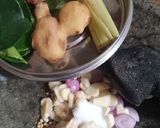 Foto langkah ke 1 dari resep Ayam goreng santan.