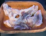 Sörben párolt sertéspofa kemencében sütve (Pataki vagy Római tálban) recept fázis 1 fotója