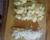 Foto del paso 4 de la receta: Molida con poblano y papas en salsa