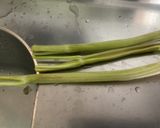 Une image de l'étape 4 de Gambas sauvages au poivron, céleri, coriandre et citron vert.