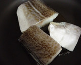 Foto del paso 6 de la receta: Bacalao en crema de eneldo con alcachofas y espárragos a la plancha
